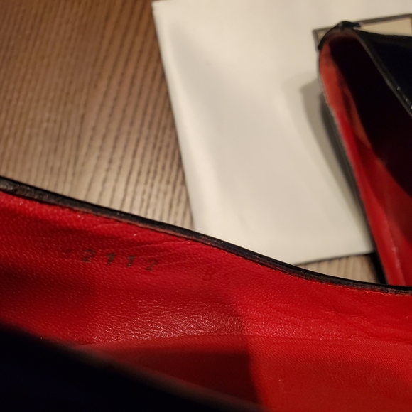 Gucci | Gold Monogram | Black Patent Wedge - Picture 6 of 9